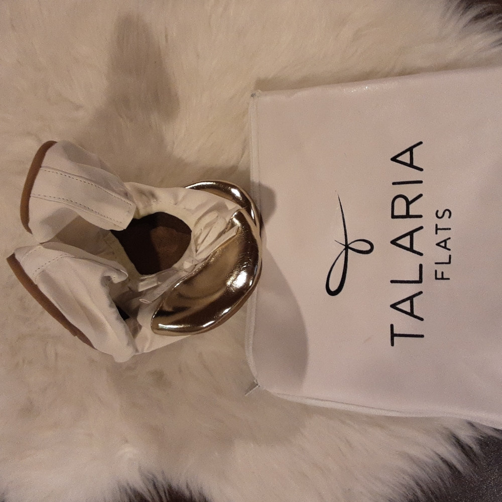 NWOT Talaria Bendable Ballet Flats White Gold